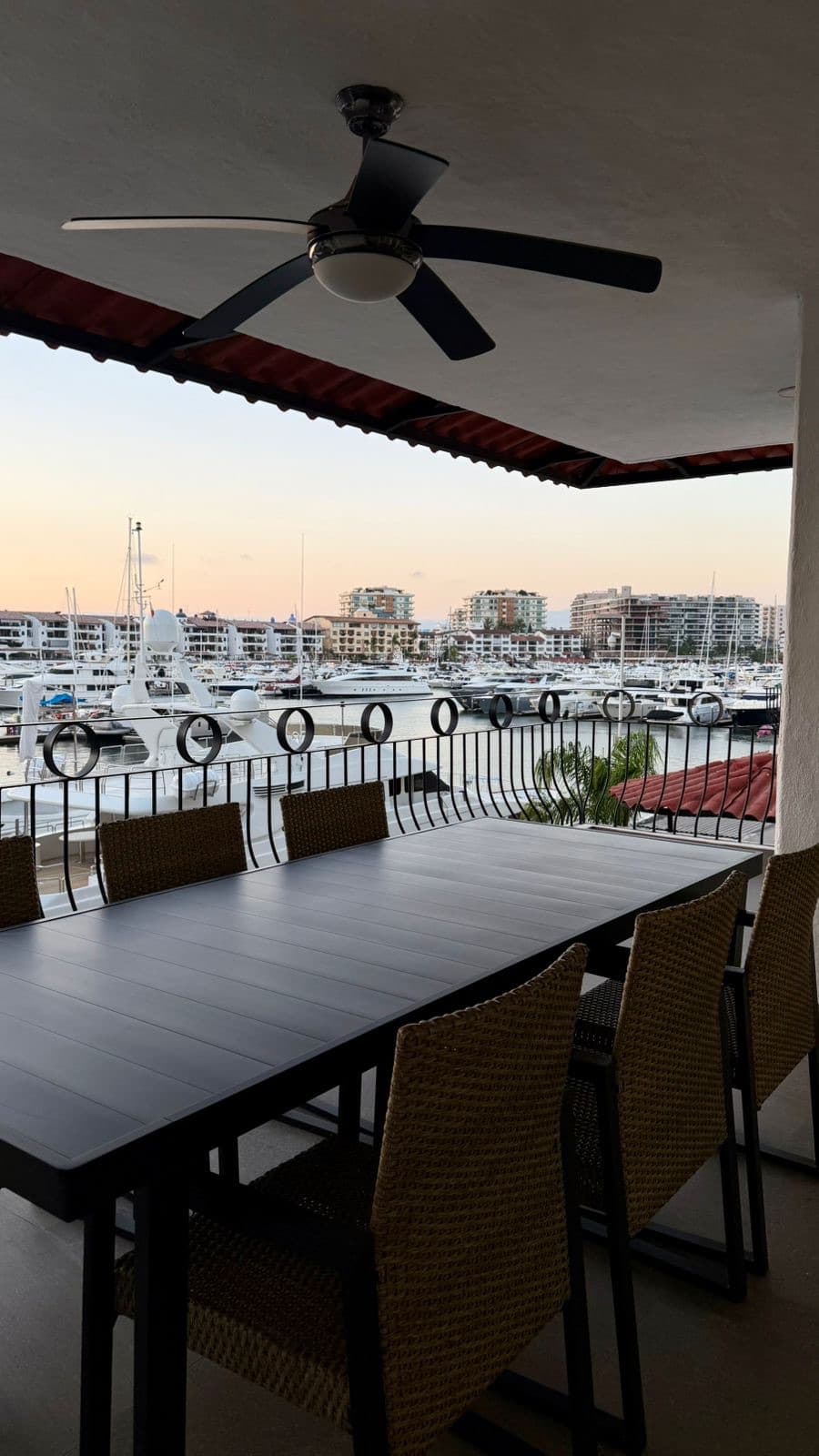 Marina Las Palmas I 212 · 2 recámaras con vista a la marina 1