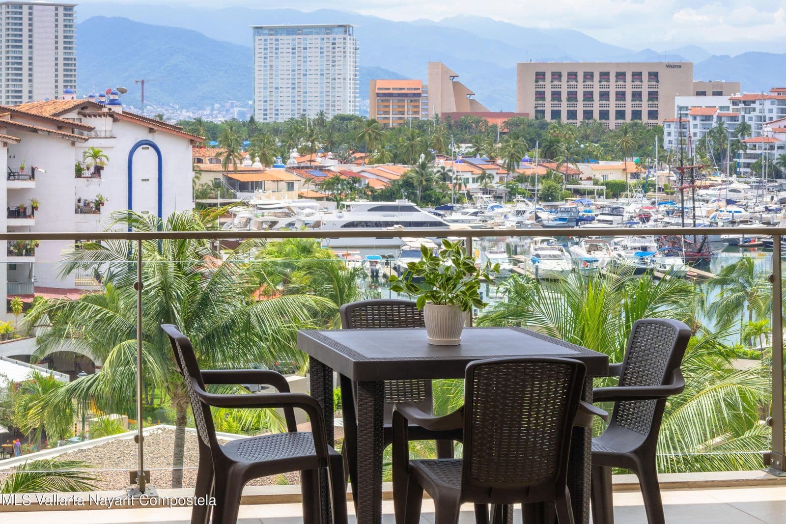 Nima Bay H-602 · 2 recámaras en Marina Vallarta